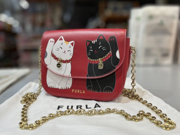 フルラ リトルキャッツ 招き猫 チェーン ショルダーバッグ 赤-