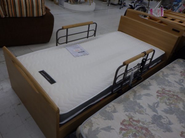 KOIZUMI コイズミファニテック 電動介護ベッド KMU-OY2 ベッド ...