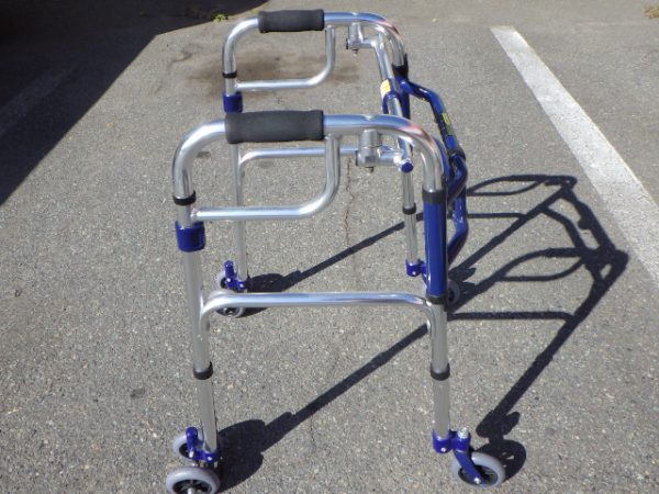ユーバ産業 優羽 伸縮歩行器 スライドフィット ¥8,580税込 スマイル ユーバ産業 優羽 伸縮歩行器 スライドフィット ¥8,580税込 スマイル