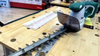 充電式ミニ生垣バリカン　これからの季節に！　工具専門店　スマイルサンタ松本店