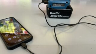 マキタのバッテリーを利用して　スマホ充電　工具専門店　スマイルサンタ松本店