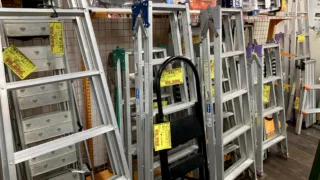 アルミ脚立充実してます。工具専門店 スマイルサンタ松本店